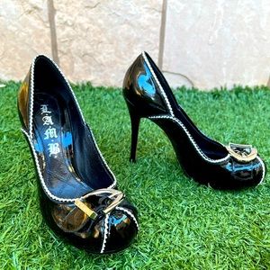 LAMB black patent pumps with white detail 5.5
